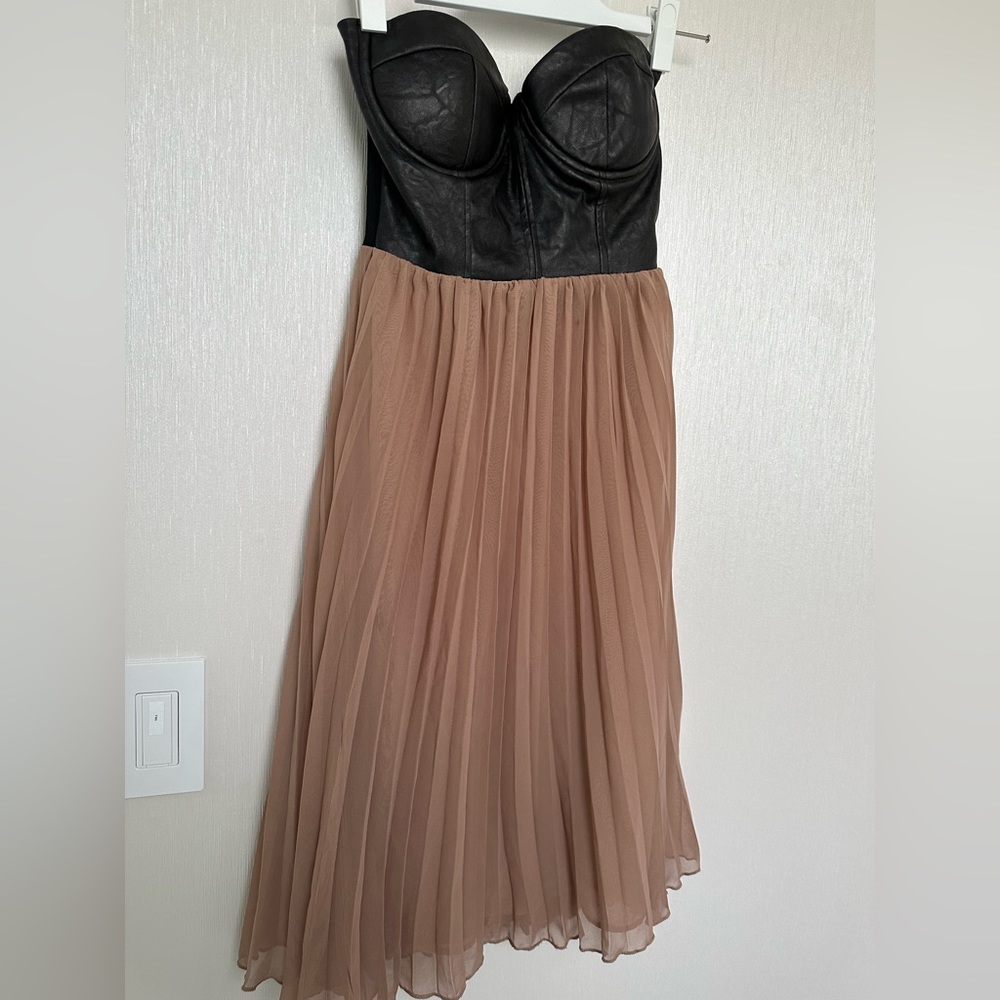 Corset top with pleats midi dress. Great for wedding, prom or night out.